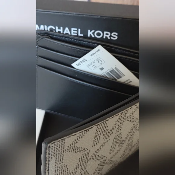 Michael Kors Slim Bifold Wallet NWT Box Included - Picture 5 of 15
